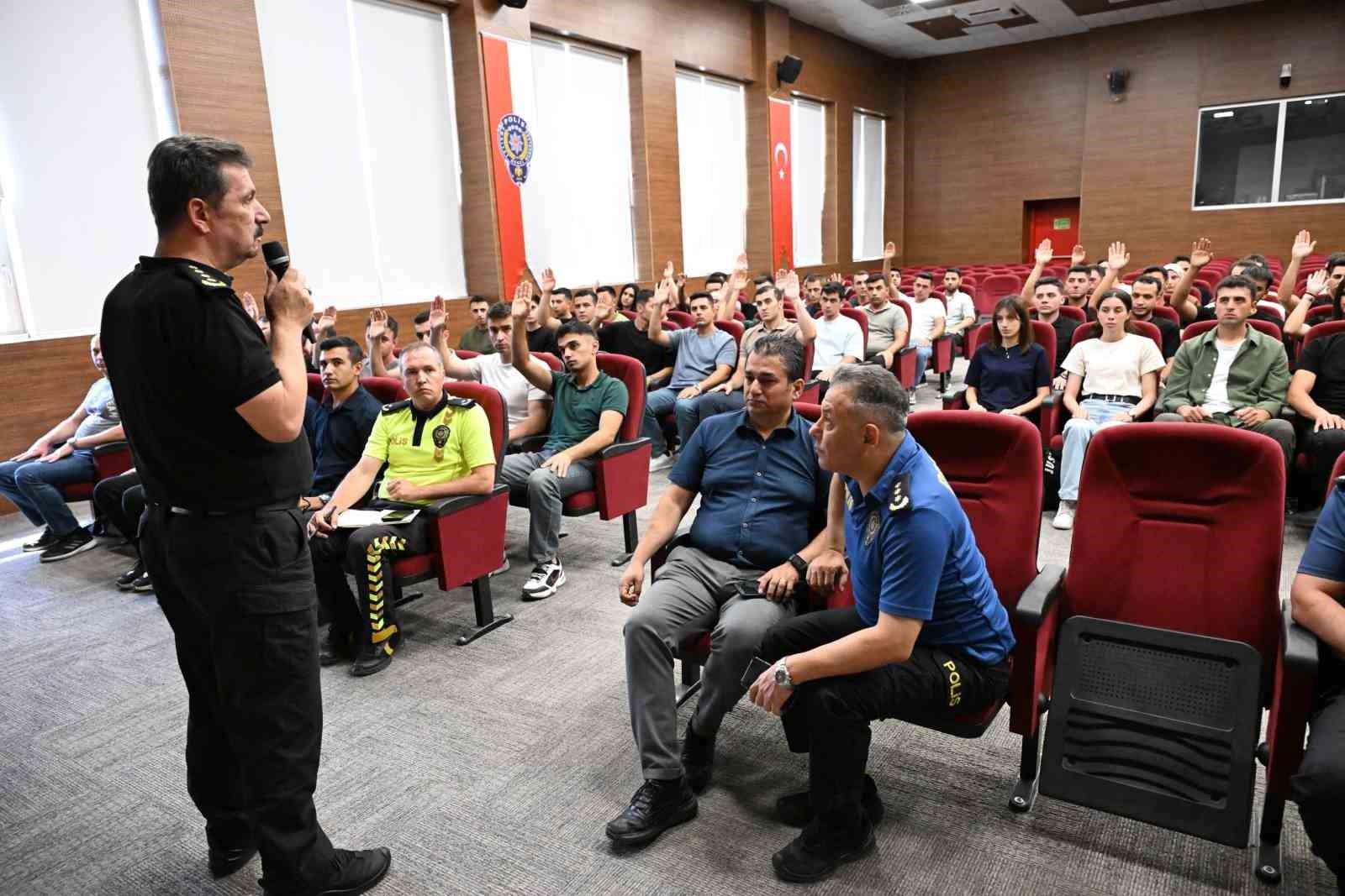 Kütahya’da göreve başlayan polis memurlarına oryantasyon eğitimi