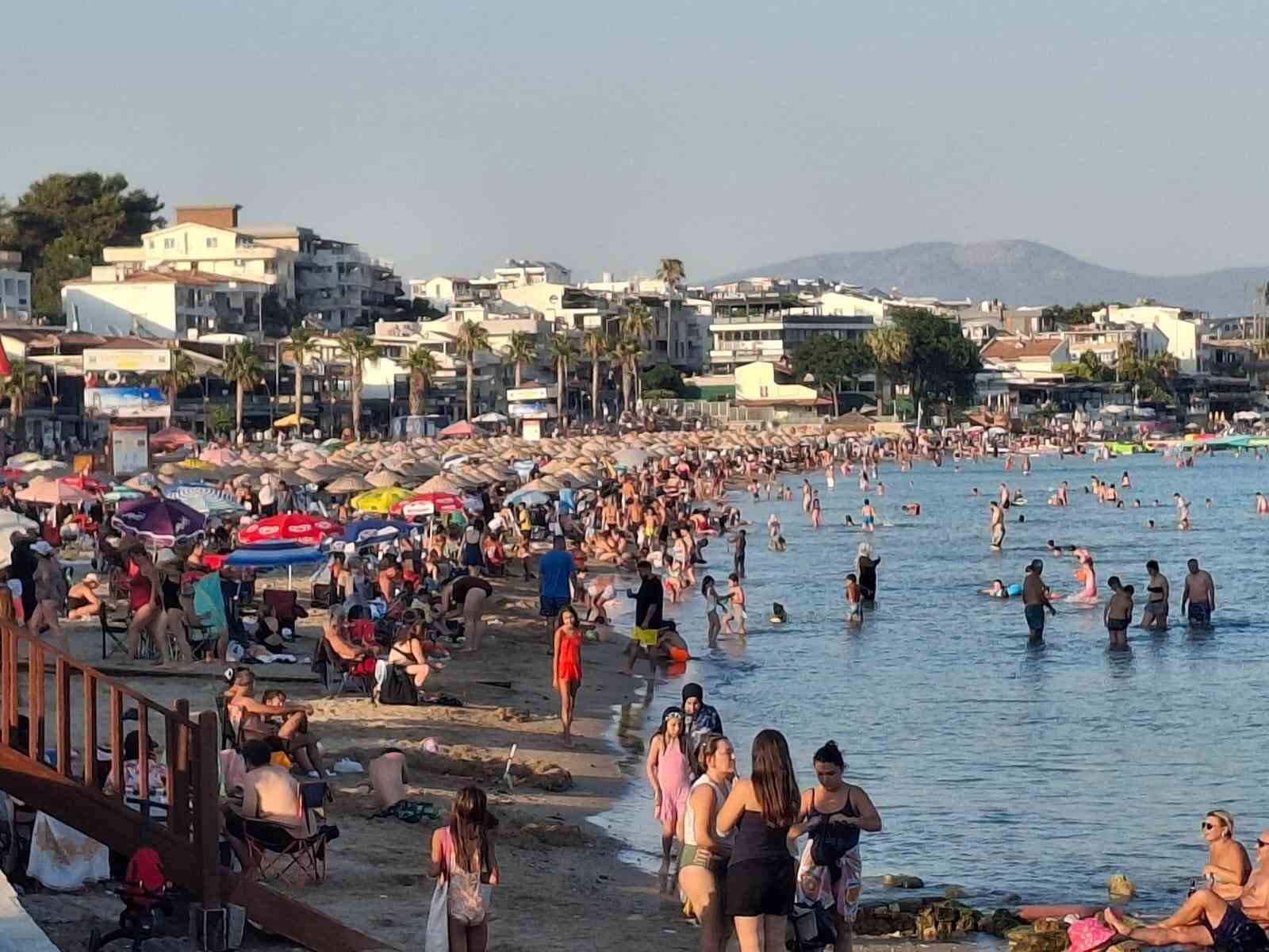 Didim sahillerini tatilciler doldurdu