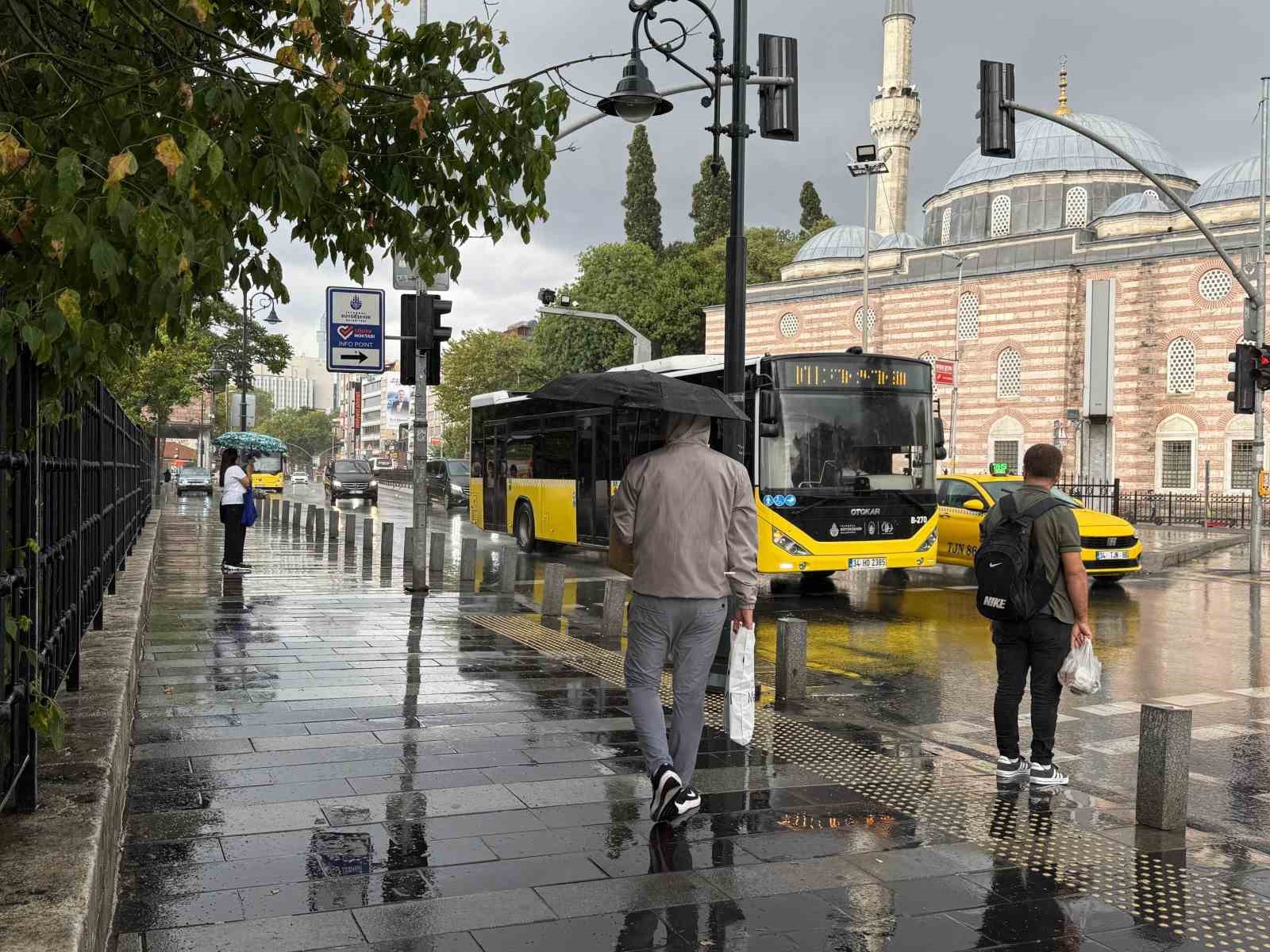 Beşiktaş’ta sağanak etkili oluyor