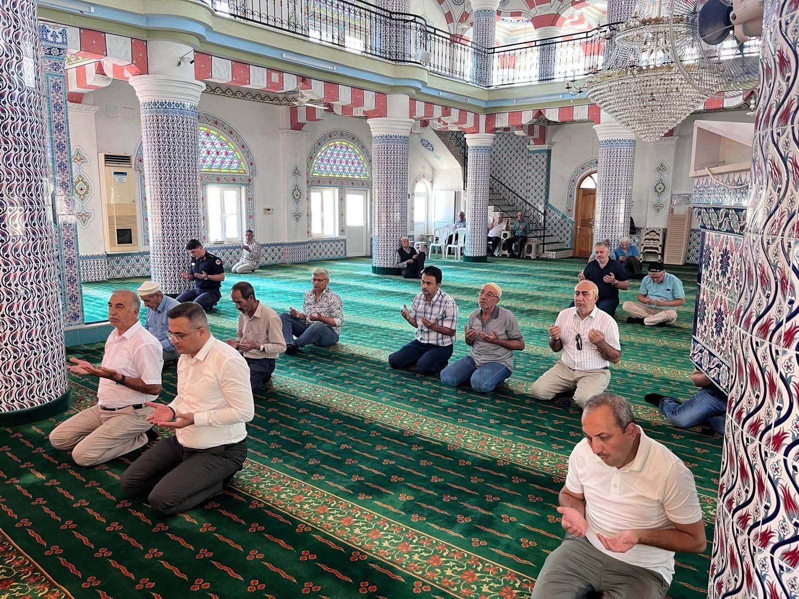 Sarıgöl’de şehitler için eller semaya açıldı
