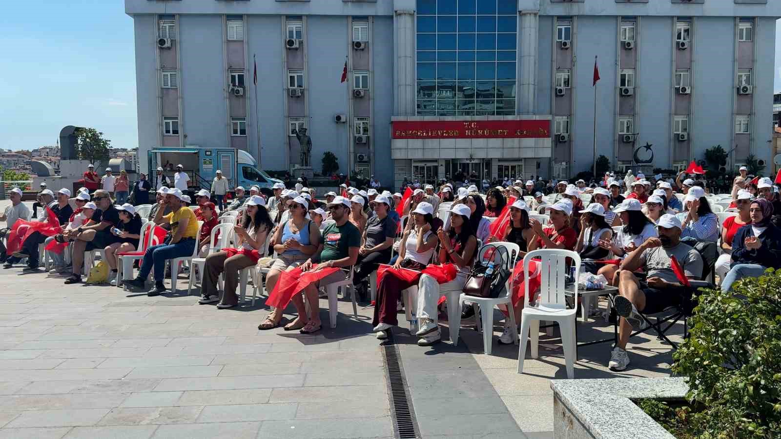 Bahçelievler’de A Milli Kadın Voleybol Takımı’nın zaferi dev ekranda izlendi