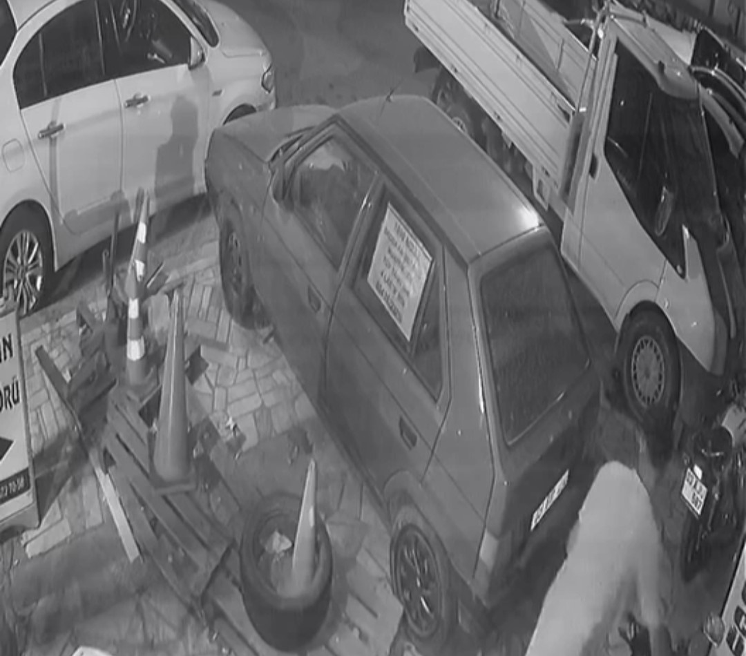 Motosiklet hırsızlığı güvenlik kamerasında