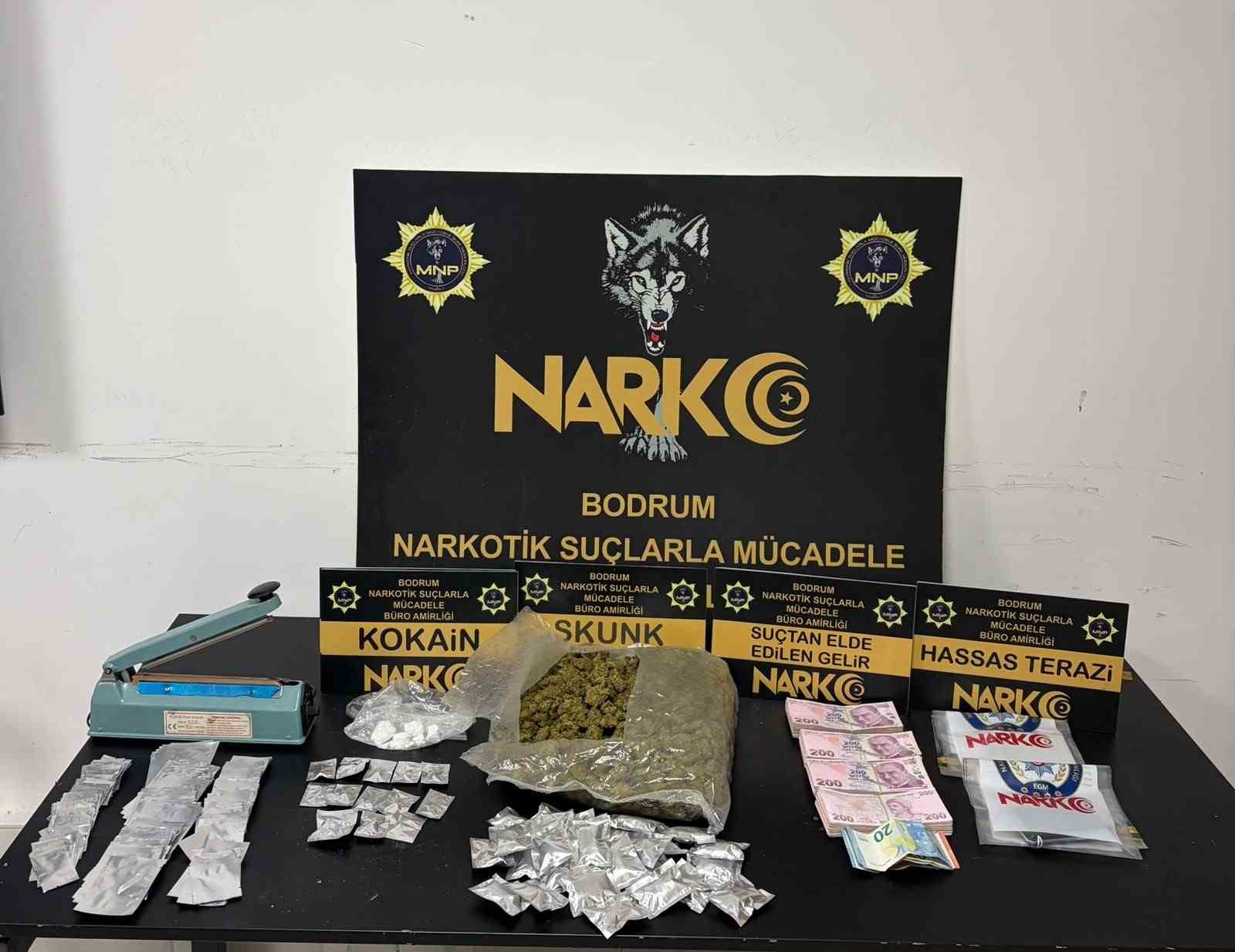 Uyuşturucu tacirlerine ağır darbe: 900 gram skunk, kokain ve pres makinesi ele geçirildi