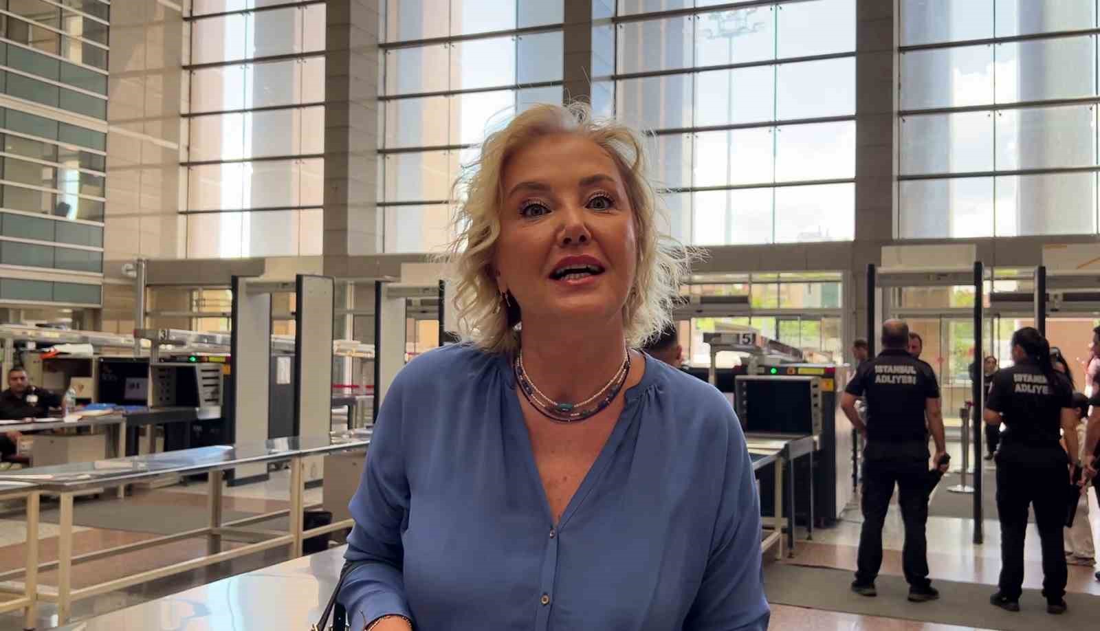 Berna Laçin, İstanbul Cumhuriyet Başsavcılığı tarafından yürütülen "Ahbaplar Suç Örgütü" soruşturması kapsamında ifade vermek üzere İstanbul Adalet Sarayına geldi.