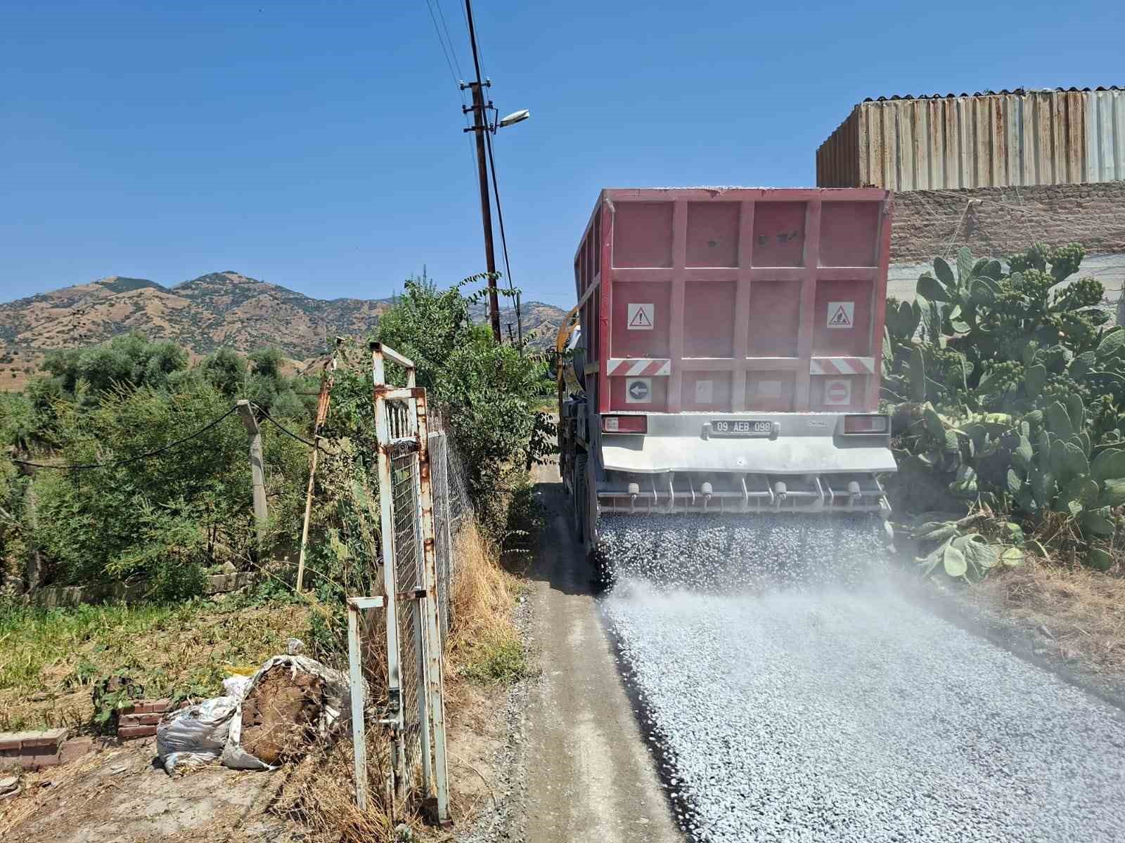 Efeler Belediyesi’nin yol çalışmaları sürüyor