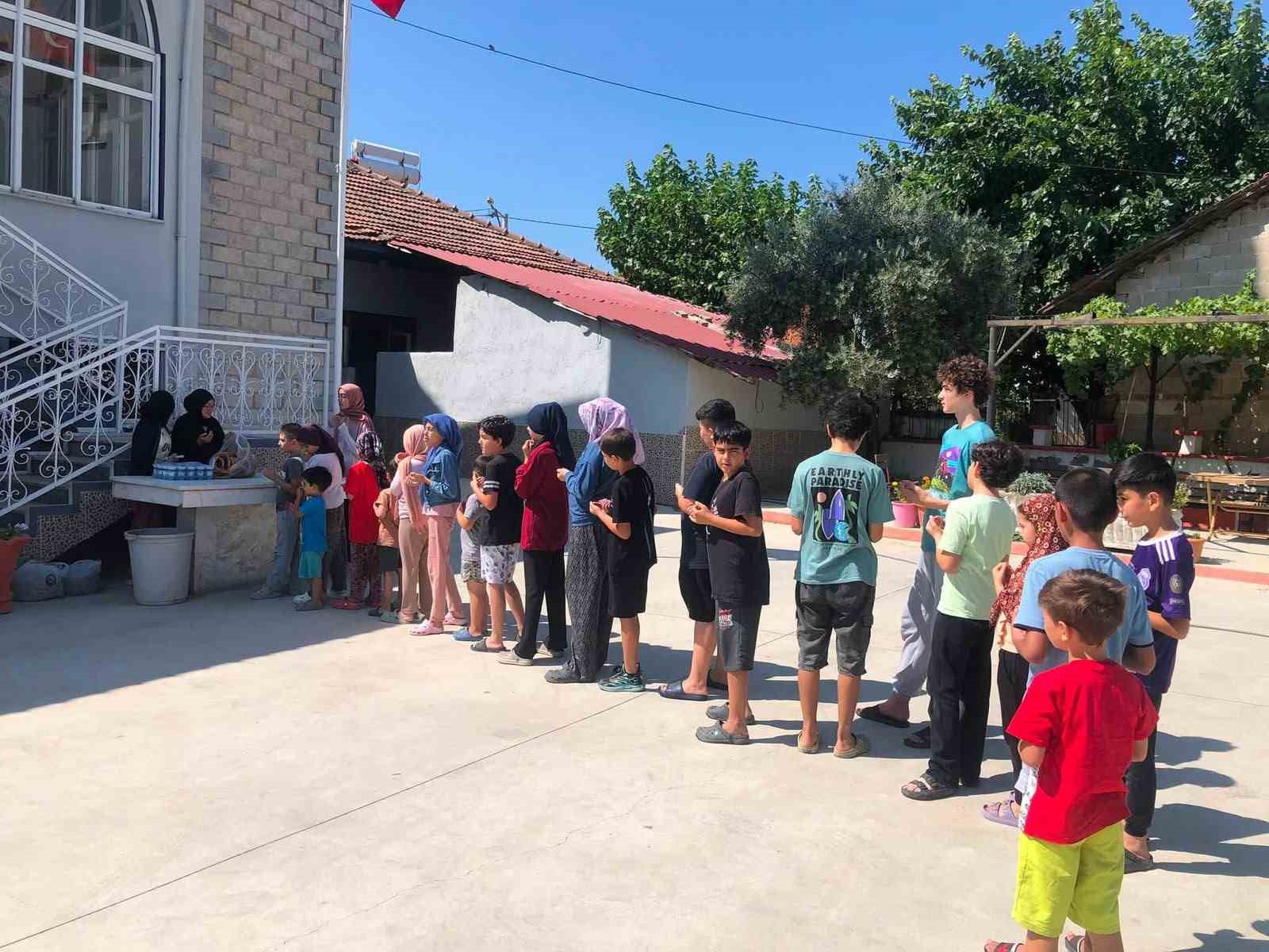 Hayırseverler Kur’an kursu öğrencilerini yalnız bırakmıyor