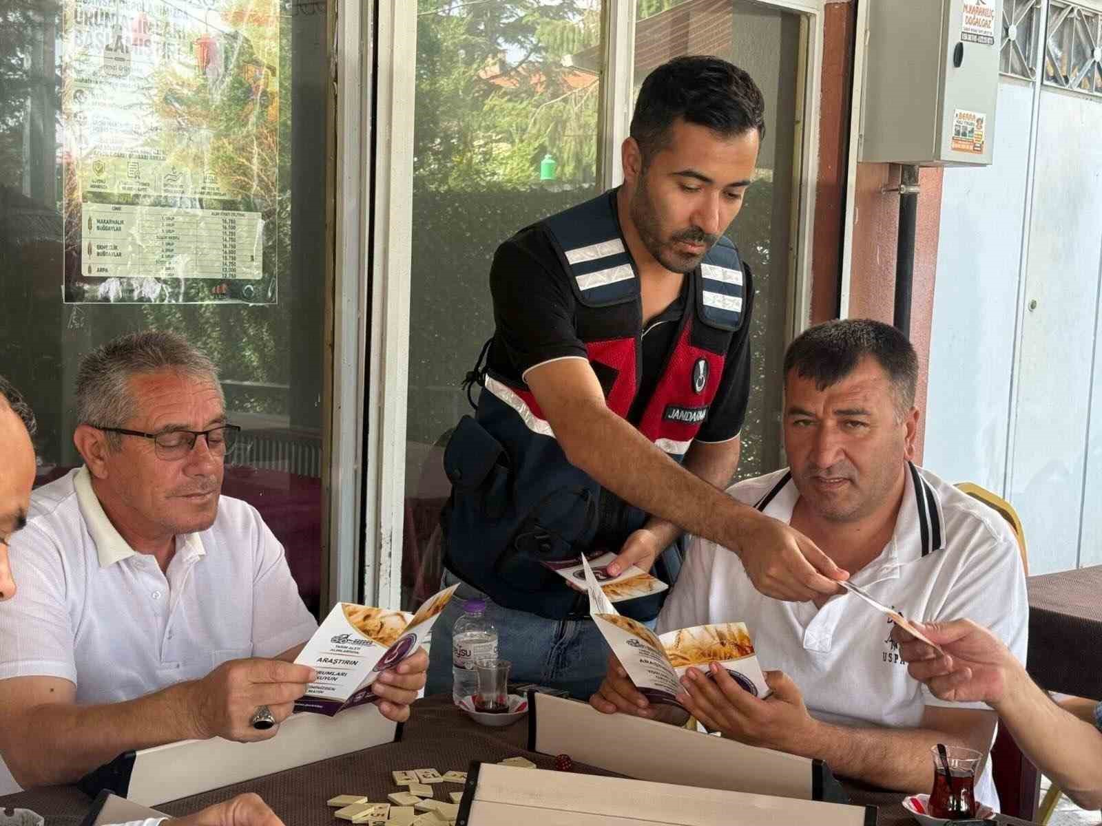 Jandarma vatandaşları dolandırıcılık konusunda bilgilendirdi