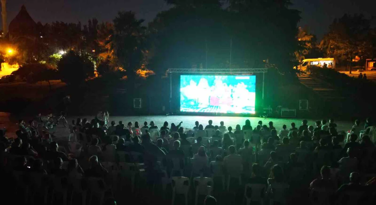 Çiğli'de Yaz Akşamları Mahalle Sinema Günleri ile Renkli