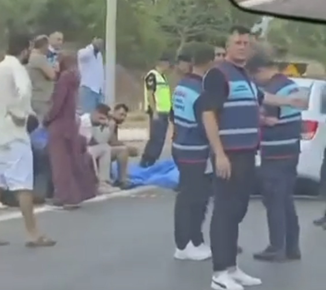 İzmir’de iki otomobil çarpıştı: 1 ölü, 5 yaralı