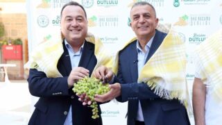 ŞEHZADELER BELEDİYESİ İLE MANİSA BÜYÜKŞEHİR BELEDİYESİ İŞ BİRLİĞİYLE 5-8 EYLÜL TARİHLERİ ARASINDA DÜZENLENECEK OLAN MANİSA BAĞBOZUMU ŞENLİKLERİ’NİN TANITIMI TARİHİ KURŞUNLU HAN’DA YAPILDI. KIRSAL MAHALLELERDEN KENT MERKEZİNE UZANAN ZENGİN İÇERİĞİ, SÖYLEŞİLER, ÇALIŞTAY VE KÜLTÜR-SANAT ETKİNLİKLERİYLE MANİSA’NIN EN ÖNEMLİ TARIM FAALİYETLERİ ARASINDA YER ALAN BAĞCILIK MİRASINI YENİDEN CANLANDIRMAYI HEDEFLEYEN ŞEHZADELER BELEDİYESİ MANİSALILARI BU TARİHİ BULUŞMAYA DAVET ETTİ.
