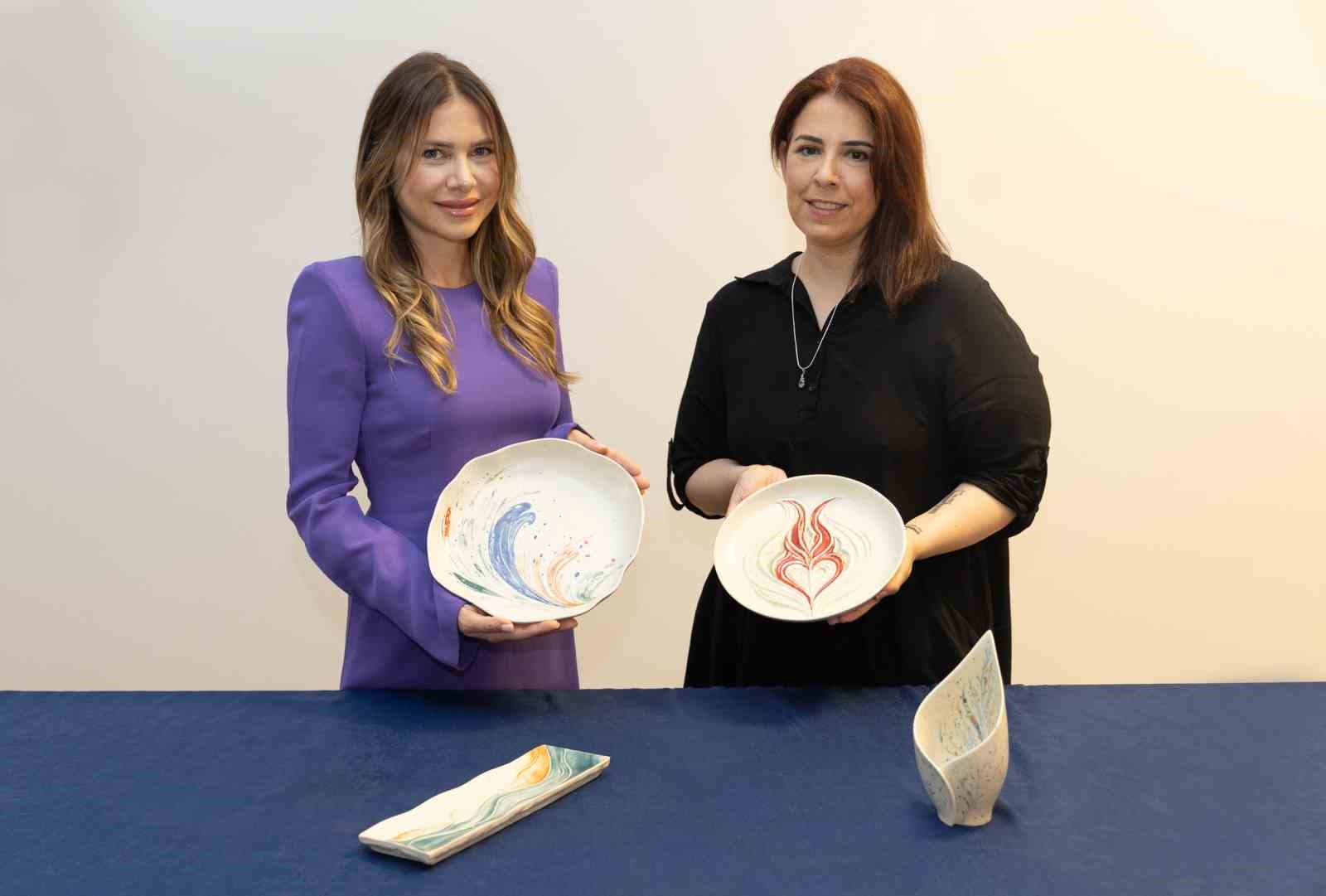 Ebru sanatı ve yapay zeka aynı tabakta