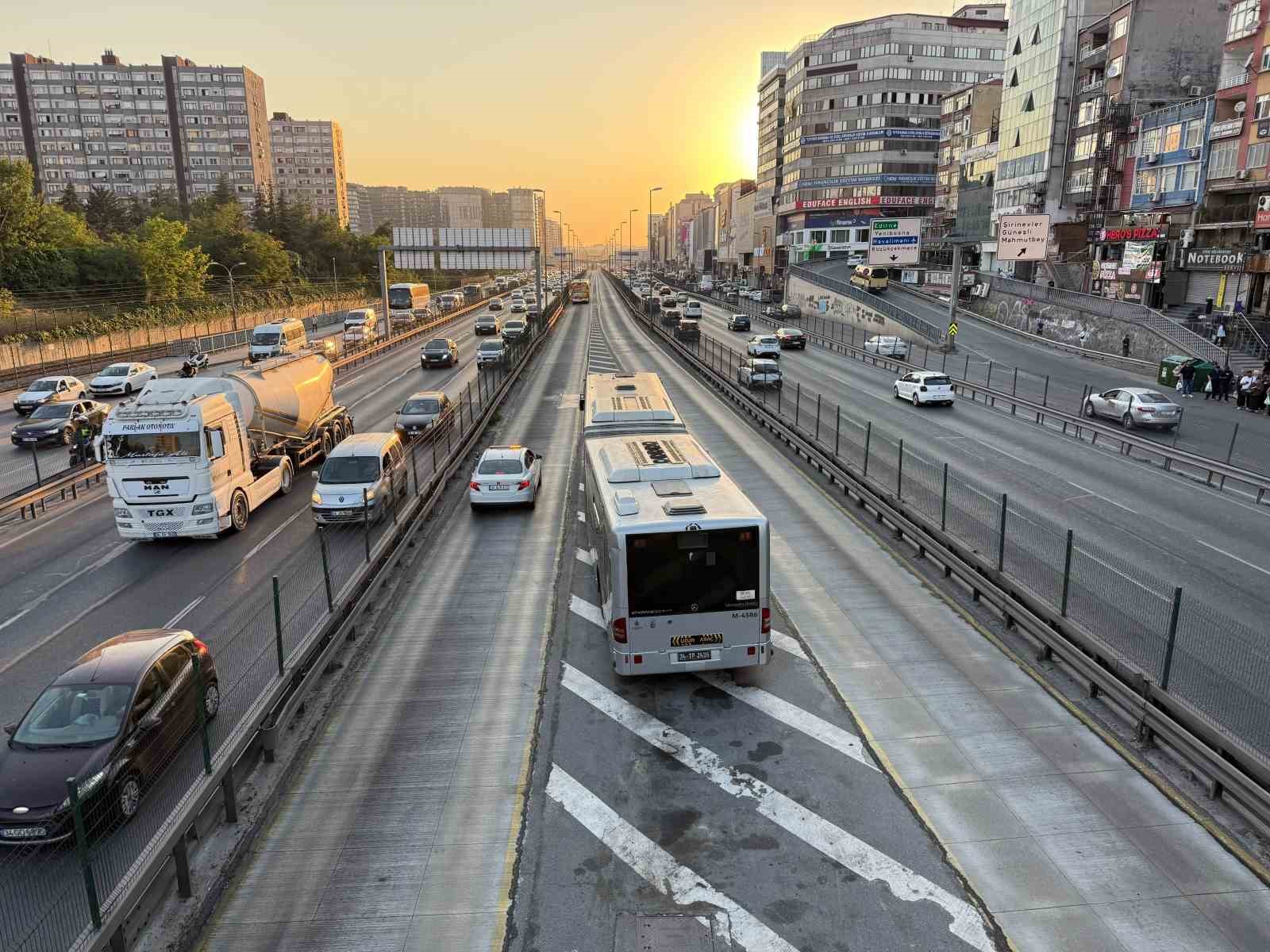 Şirinevler’de metrobüsün çarptığı kadın yaralandı