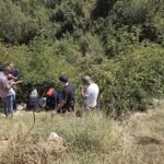 DENİZLİ’DE 2 GÜNDÜR KAYIP OLARAK ARANAN 79 YAŞINDAKİ ALZHEİMER HASTASI YAŞLI ADAM, DRON VE İZ TAKİP KÖPEKLERİNİN KATILDIĞI ÇALIŞMALAR SONUCU SAĞ OLARAK BULUNDU. YAŞLI ADAM, DÜŞTÜĞÜ DERE YATAĞINDAN EKİPLERİN YOĞUN ÇALIŞMASI SONUCU KURTARILDI.
