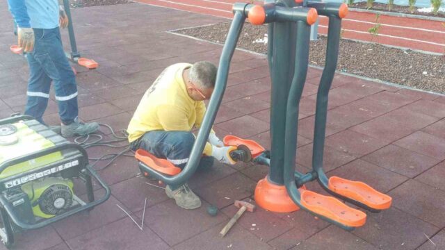 DİDİM BELEDİYESİ, KENT GENELİNDE GÜNLÜK YAŞAMIN BİR PARÇASI OLAN PARK VE SPOR ALANLARININ DAHA İŞLEVSEL VE BAKIMLI OLMASI İÇİN ÇALIŞMALARINI SÜRDÜRÜYOR.