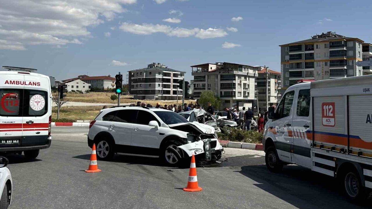 UŞAK’TA OTOMOBİL İLE CİPİN ÇARPIŞMASI SONUCU 3 KİŞİ YARALANARAK HASTANEYE KALDIRILDI.