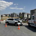 UŞAK’TA OTOMOBİL İLE CİPİN ÇARPIŞMASI SONUCU 3 KİŞİ YARALANARAK HASTANEYE KALDIRILDI.