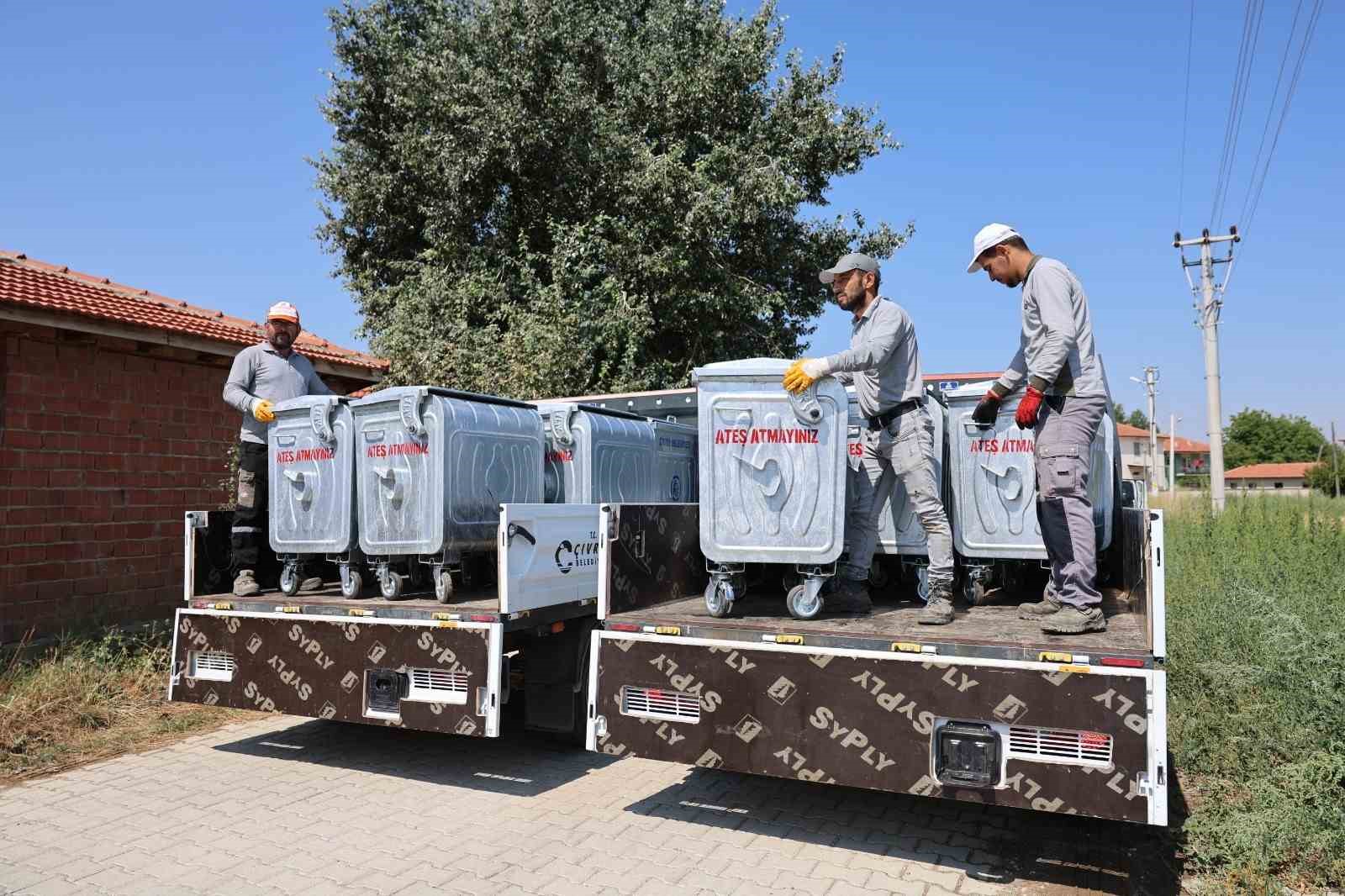 Çivril’de vatandaş istedi, belediye 285 yeni konteyner yerleştirdi