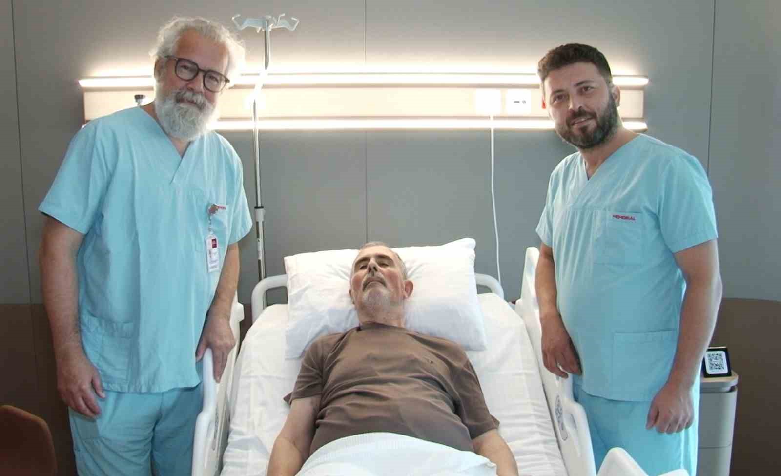 ‘Gizli kanser’ olarak tanımlanan dev aort anevrizması kapalı yöntemle tedavi edildi