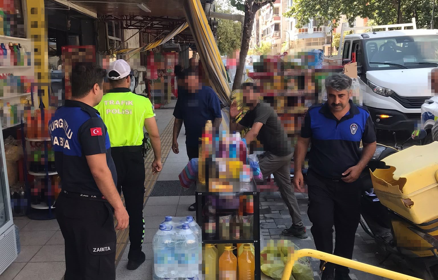 Turgutlu’da kaldırım işgallerine geçit yok