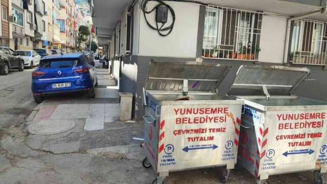 YUNUSEMRE BELEDİYESİ, KULLANIM ÖMRÜNÜ TAMAMLAYAN ÇÖP KONTEYNERLERİNİ HURDAYA AYIRMAK YERİNE KULLANILABİLİR PARÇALARINI YENİDEN DEĞERLENDİREREK YENİLİYOR. ÇALIŞMALAR KAPSAMINDA KONTEYNERLERİN YAKLAŞIK YÜZDE 90’I YENİLENEREK VATANDAŞLARIN KULLANIMINA SUNULDU.