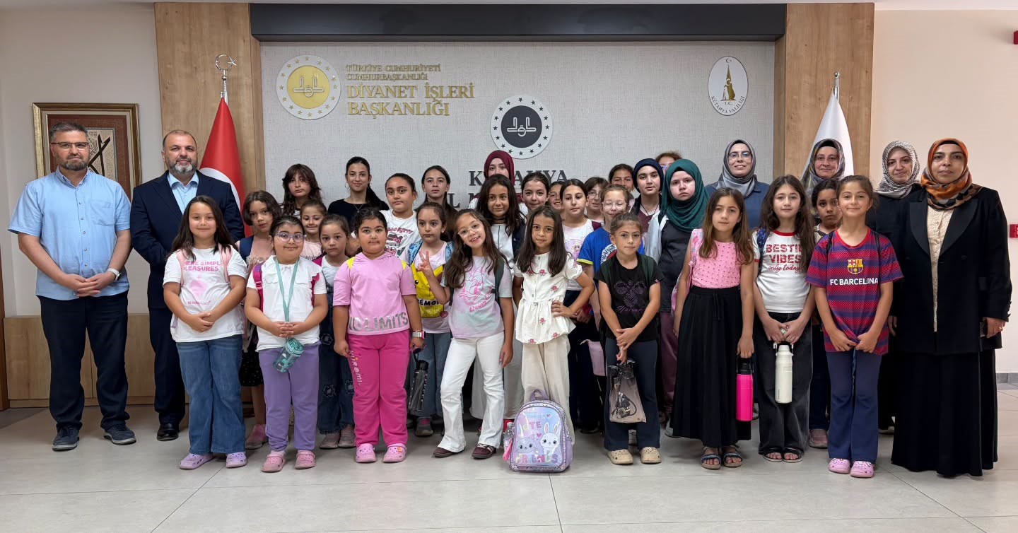 Müftü Dr. İrfan Açık, Yaz Kur’an Kursu öğrencilerini, ailelerini ve öğreticilerini tebrik etti