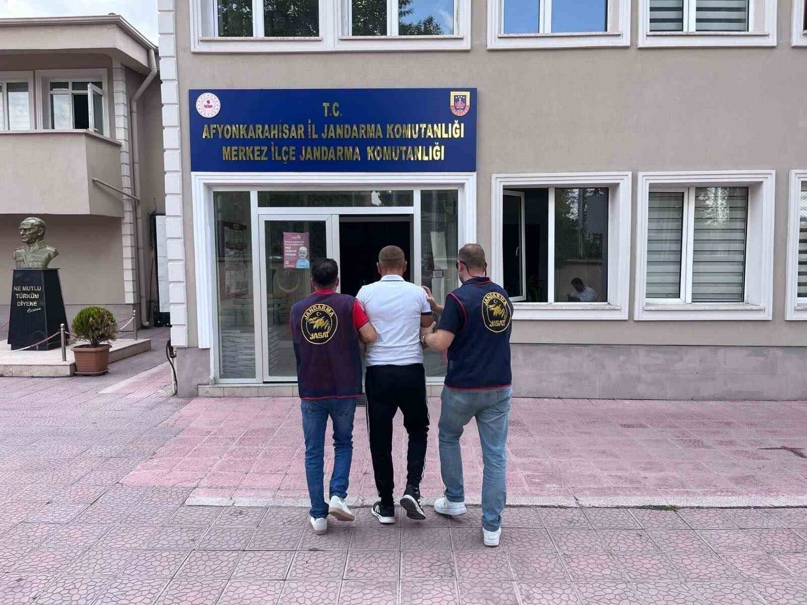 Jandarma 20 yıl hapis cezasıyla aranan şahsı yakaladı