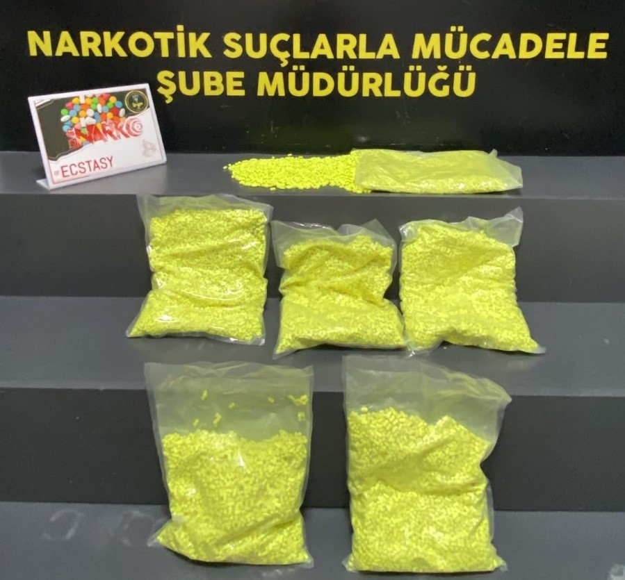Çantadan zehir çıktı