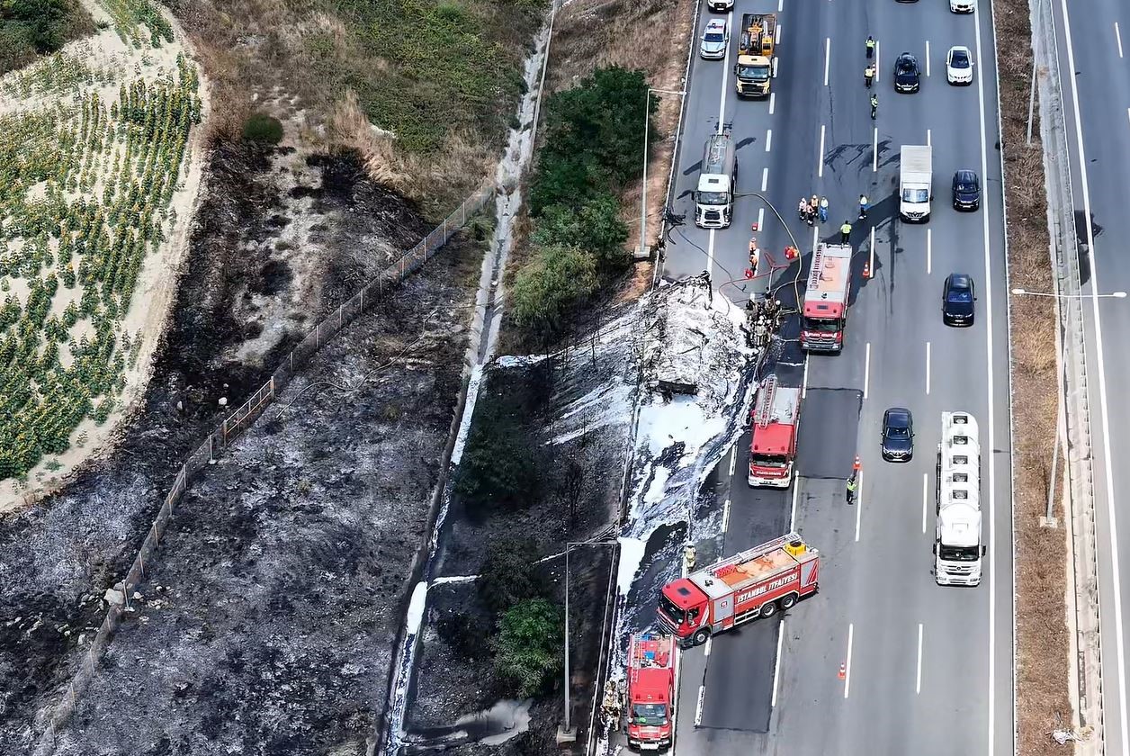 Kuzey Marmara Otoyolu’nda lastik yüklü tırda çıkan yangın tarım arazisine sıçradı