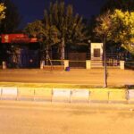AYDIN'IN EFELER İLÇESİNDE GECE SAATLERİNDE DURAK TABELASI ALTINA BIRAKLAN ŞÜPHELİ ÇANTA EKİPLERİ ALARMA GEÇİRDİ.