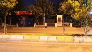 AYDIN'IN EFELER İLÇESİNDE GECE SAATLERİNDE DURAK TABELASI ALTINA BIRAKLAN ŞÜPHELİ ÇANTA EKİPLERİ ALARMA GEÇİRDİ.