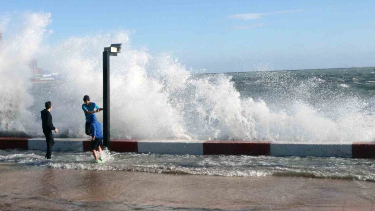 METEOROLOJİ 4. BÖLGE MÜDÜRLÜĞÜ BÖLGE TAHMİN VE UYARI MERKEZİ, 28 AĞUSTOS AKŞAM SAATLERİNDEN İTİBAREN BODRUM-FETHİYE ARASINDA FIRTINA UYARISI YAPILDI.