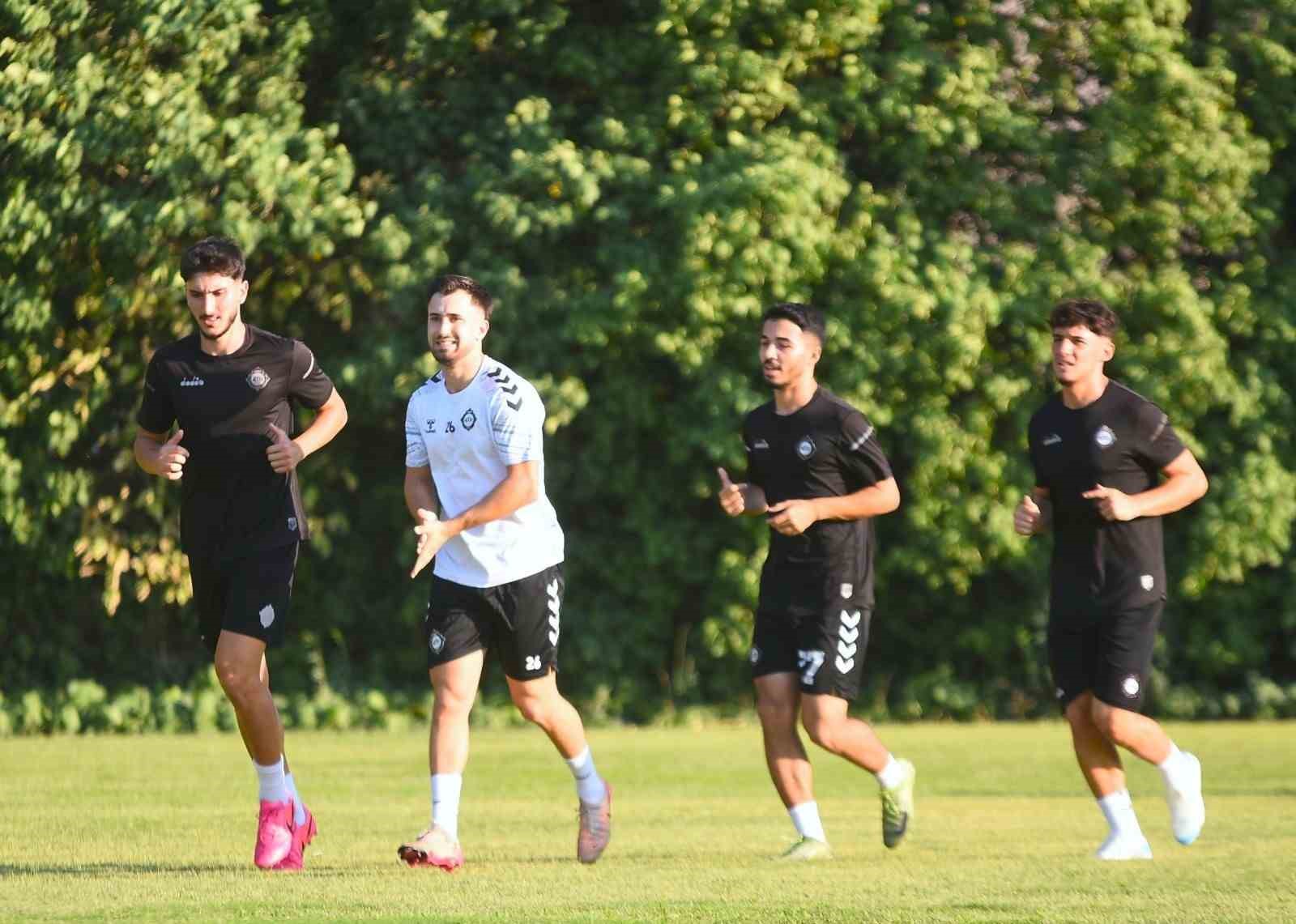 Altay, eksiklerle çalışmalarını sürdürüyor