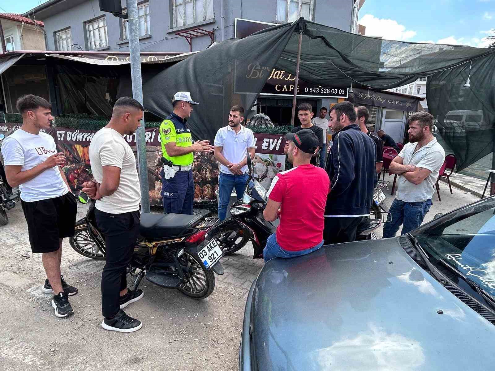 Jandarmadan 6 ilçede bin 719 vatandaşa trafik güvenliği bilgilendirmesi