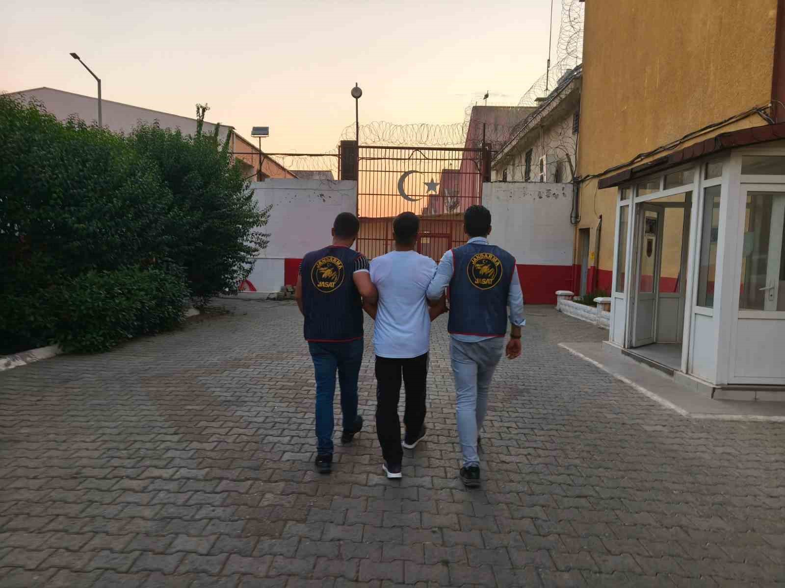 Efeler’de 22 yıl hapis cezası ile aranan şahıs JASAT’a takıldı