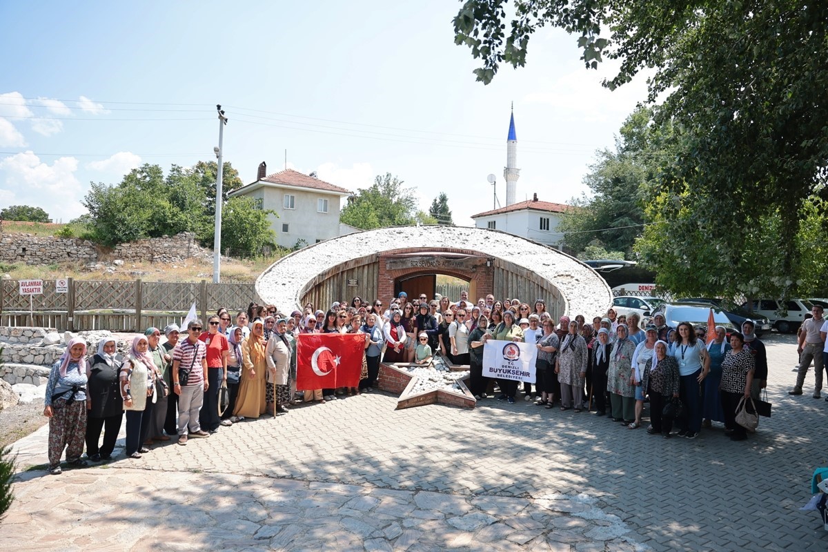 Kadınlar büyükşehrin gezi programıyla Denizli’yi keşfediyor