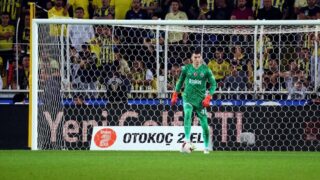 FENERBAHÇE, HIRVAT KALECİ DOMİNİK LİVAKOVİC'İN BARCELONA'YA TRANSFER OLDUĞUNU DUYURDU.