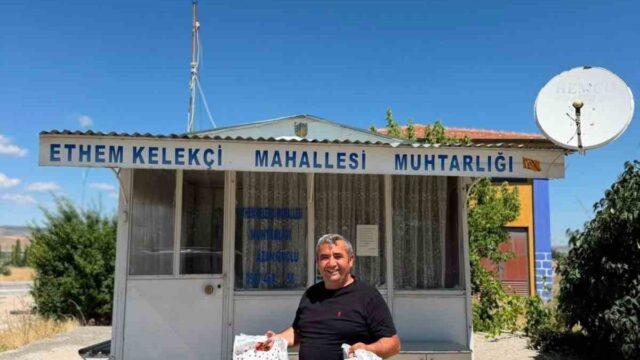 AFYONKARAHİSAR’IN BOLVADİN İLÇESİNE BAĞLI ETHEM KELEKÇİ MAHALLESİ MUHTARI RAMAZAN GÜÇLÜ, YENİ EĞİTİM-ÖĞRETİM YILI ÖNCESİNDE MAHALLESİNDEKİ ÖĞRENCİLERİ SEVİNDİREN ANLAMLI BİR ÇALIŞMAYA İMZA ATTI.