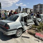 UŞAK’TA OTOMOBİL İLE CİPİN ÇARPIŞMASI SONUCU 3 KİŞİ YARALANARAK HASTANEYE KALDIRILDI.