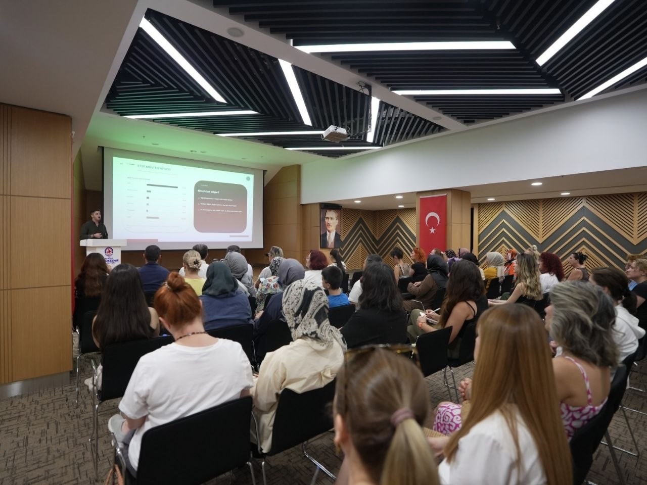 Denizlili kadınların el emekleri Denizli Büyükşehir ile dünya vitrinine taşınıyor