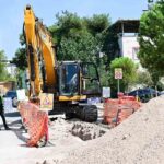 MANİSA BÜYÜKŞEHİR BELEDİYE BAŞKANI BESİM DUTLULU, SOMA’DA 20 MİLYON TL YATIRIM BEDELİYLE SÜRDÜRÜLEN ALTYAPI ÇALIŞMALARINI YERİNDE İNCELEDİ. İNÖNÜ VE İSTASYON MAHALLELERİNDE YÜRÜTÜLEN ÇALIŞMALAR KAPSAMINDA TOPLAM 2 BİN 800 METRELİK YAĞMURSUYU HATTI DÖŞENİRKEN, İNÖNÜ MAHALLESİ’NDEKİ 1.300 METRELİK HATTIN 1.150 METRESİ TAMAMLANDI.