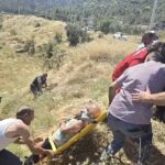 DENİZLİ’DE 2 GÜNDÜR KAYIP OLARAK ARANAN 79 YAŞINDAKİ ALZHEİMER HASTASI YAŞLI ADAM, DRON VE İZ TAKİP KÖPEKLERİNİN KATILDIĞI ÇALIŞMALAR SONUCU SAĞ OLARAK BULUNDU. YAŞLI ADAM, DÜŞTÜĞÜ DERE YATAĞINDAN EKİPLERİN YOĞUN ÇALIŞMASI SONUCU KURTARILDI.