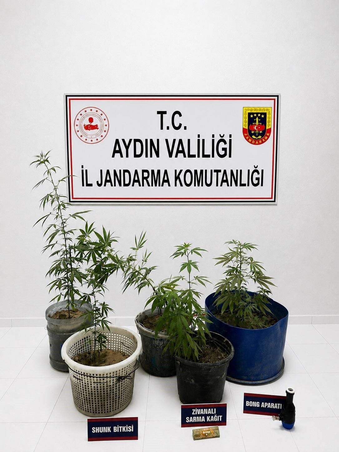 Kuşadası’ndaki uyuşturucu operasyonunda 3 şüpheli gözaltına alındı