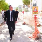 MANİSA BÜYÜKŞEHİR BELEDİYE BAŞKANI BESİM DUTLULU, SOMA’DA 20 MİLYON TL YATIRIM BEDELİYLE SÜRDÜRÜLEN ALTYAPI ÇALIŞMALARINI YERİNDE İNCELEDİ. İNÖNÜ VE İSTASYON MAHALLELERİNDE YÜRÜTÜLEN ÇALIŞMALAR KAPSAMINDA TOPLAM 2 BİN 800 METRELİK YAĞMURSUYU HATTI DÖŞENİRKEN, İNÖNÜ MAHALLESİ’NDEKİ 1.300 METRELİK HATTIN 1.150 METRESİ TAMAMLANDI.