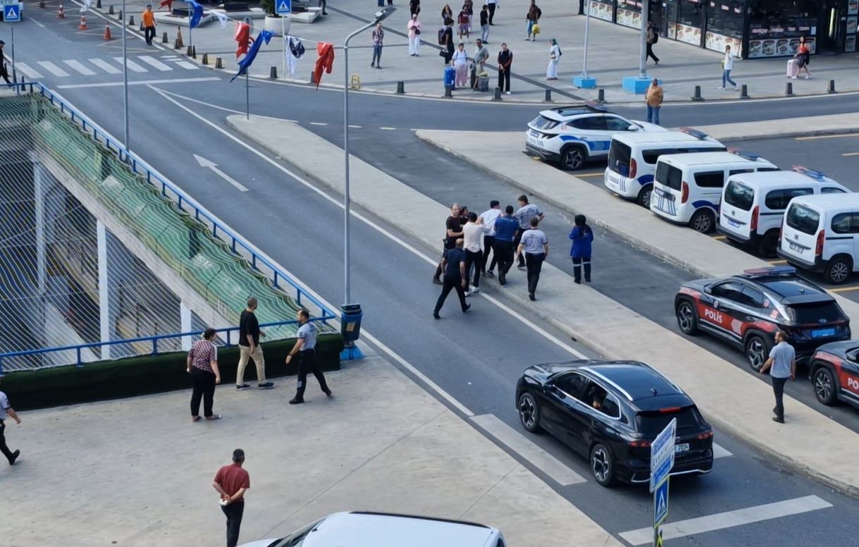 Bayrampaşa Büyük İstanbul Otogarında taksiciler arasında müşteri kavgası