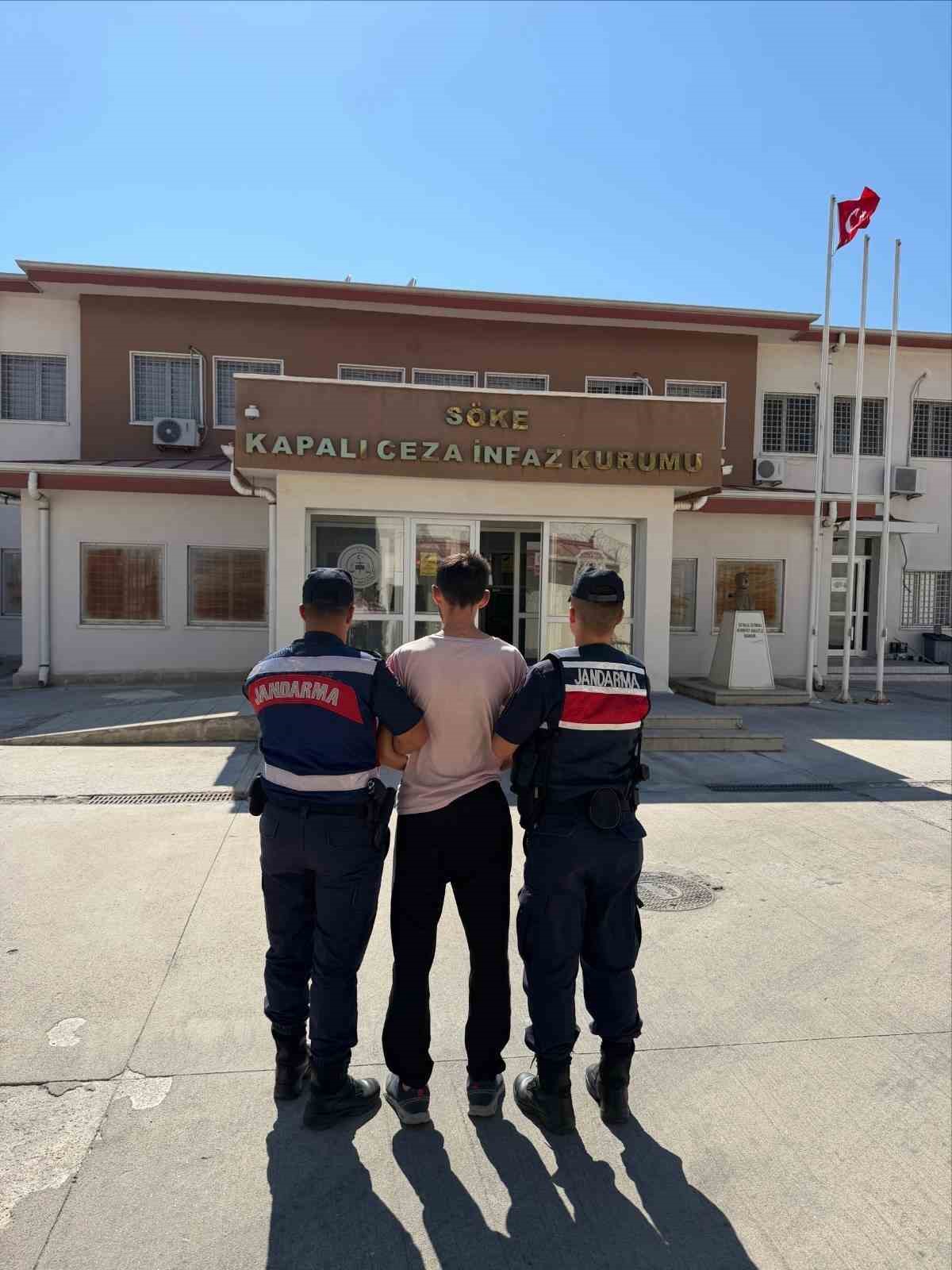 Kuşadası’nda 25 yıl hapis cezasıyla aranan firari yakalandı