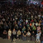 ÇİVRİL’DE İLK KEZ DÜZENLENEN GÜRPINAR MÜZİK GÜNLERİ, NECATİ VE SAYKOLAR’IN SAHNESİYLE BAŞLADI. VATANDAŞLAR GECE BOYUNCA MÜZİK VE EĞLENCENİN TADINI ÇIKARDI.