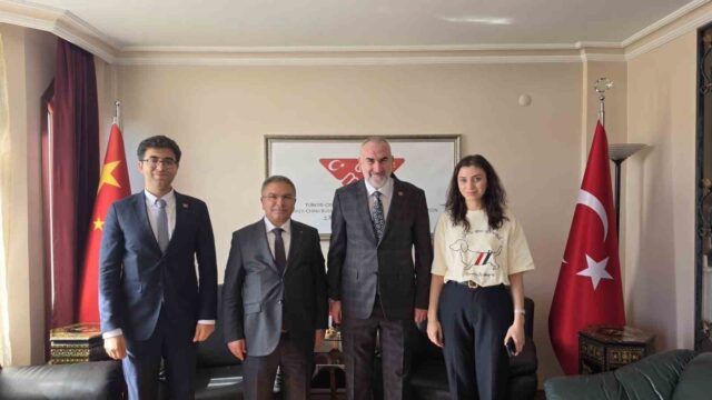 TÜRKİYE-ÇİN İŞ GELİŞTİRME VE DESTEKLEME DERNEĞİ GENEL BAŞKANI İHSAN BEŞER (SAĞDA KRAVATLI, TÜRKİYE İLE ÇİN ARASINDAKİ EKONOMİK VE TİCARİ İLİŞKİLERİN GELİŞTİRİLMESİNE YÖNELİK TEMASLARINI SÜRDÜRÜYOR.