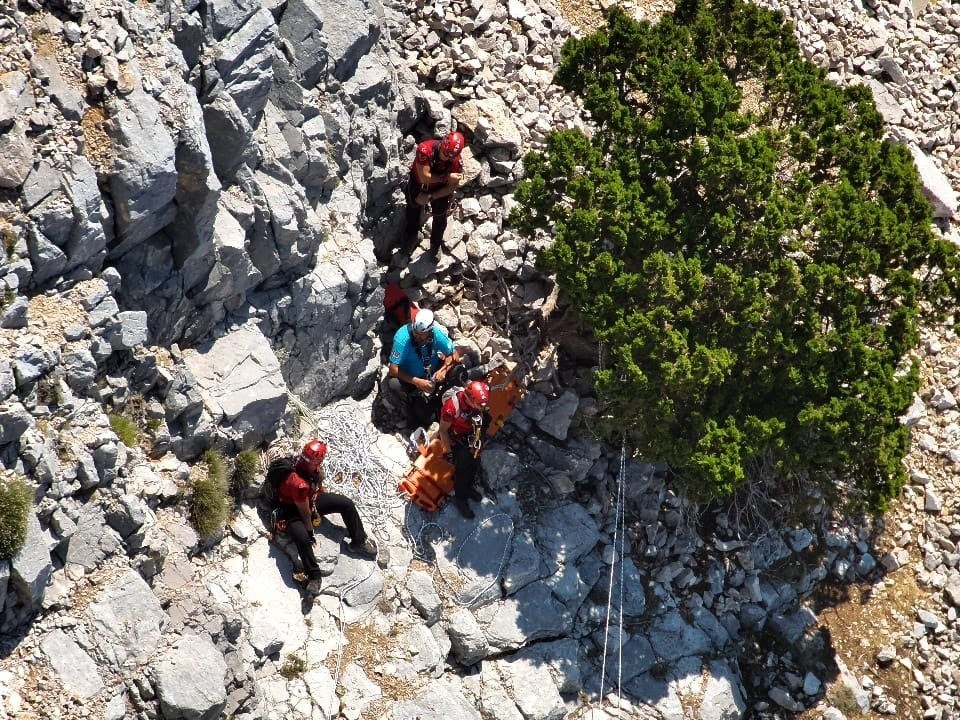 MUĞLA’NIN FETHİYE İLÇESİNDE DÜNYACA ÜNLÜ ÖLÜDENİZ MAHALLESİ’NDEKİ BABADAĞ’DA MEYDANA GELEN YAMAÇ PARAŞÜTÜ KAZASINDA PİLOT ALİ KIDIL İLE ÇİN UYRUKLU TURİST XİANGRUİ MENG HAYATINI KAYBETTİ