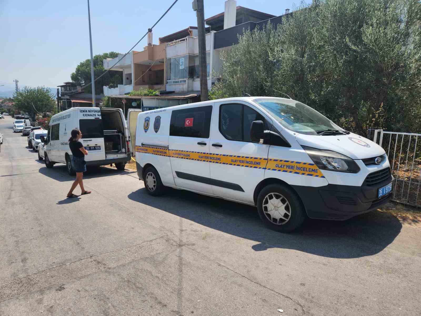 Urla’da korkunç olay: Anne ve oğlu evde ölü bulundu