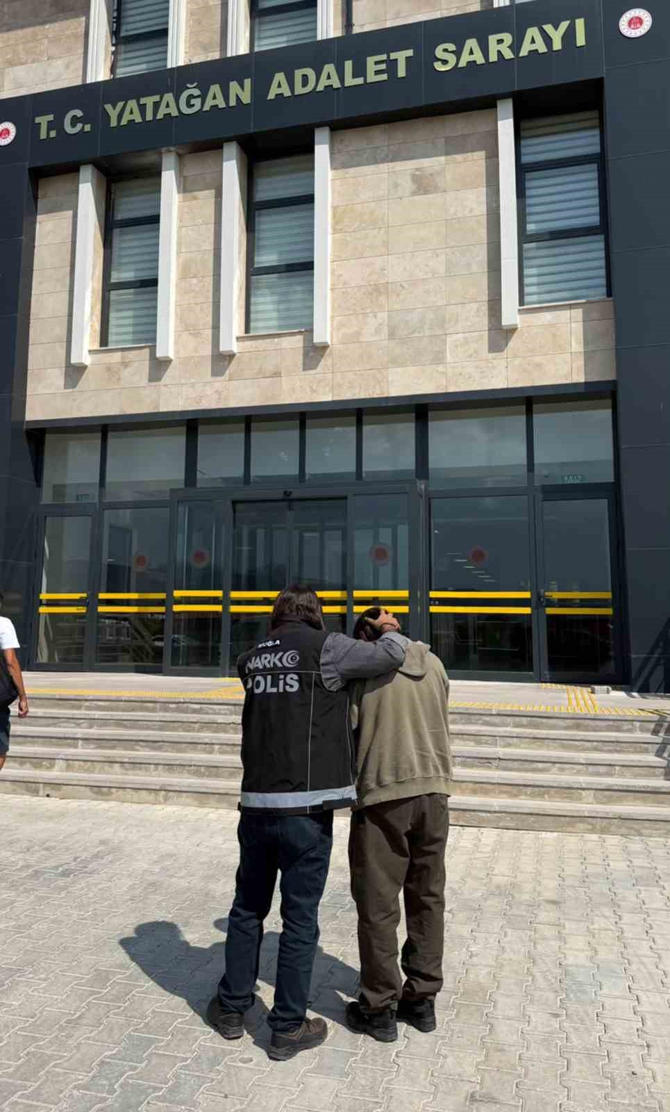 Uyuşturucu tacirleri tutuklandı